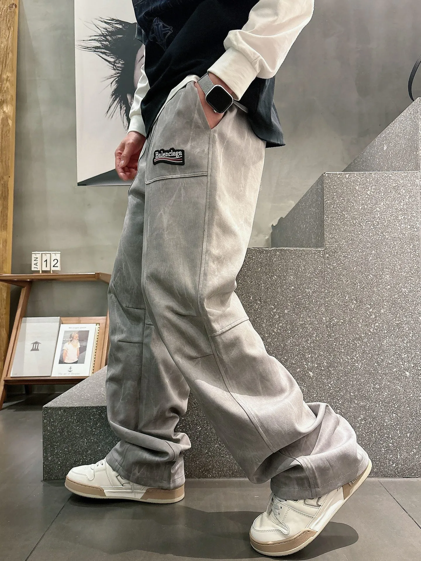Balenciaga 🆕2026 Autumn and Winter New Arrival Casual Pants! The official website will be released simultaneously. Brand Classic LOGO casual pants, customized fabrics, excellent comfort and strong touch. Highly recognisable, perfect appearance and craftsmanship. Size:M-3XL